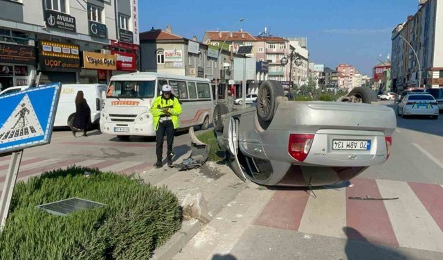 Takla atan otomobil sürücüsü yaralandı