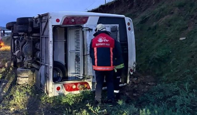 Van'da emniyet personelini taşıyan midibüs devrildi: 4 yaralı