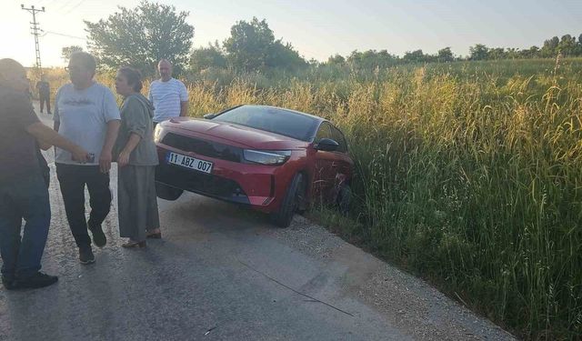 2 otomobil çarpıştı: 3 yaralı