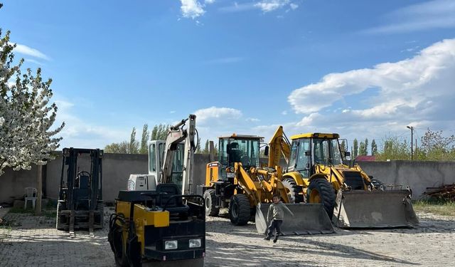 EHLİYET ALACAK KURSİYERLER ZORLU EĞİTİMDEN GEÇİYOR