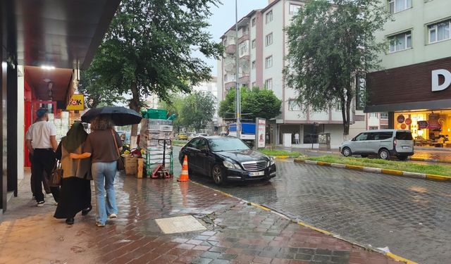 Iğdır’da Güneşli Hava Yerini Sağanak Yağmura Bıraktı
