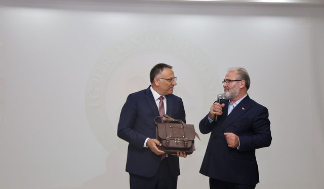 Iğdır'da ''Bir Fikrin ve Bir Şiirin Hikâyesi" Programı Düzenlendi