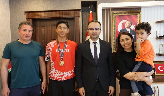 Yürüyüşte Büyük Gurur: Muhammet Can Kızılkurt’tan Altın Madalya!