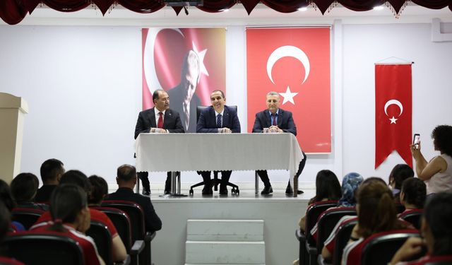 VALİ TAŞOLAR’DAN BESTİ AYDENİZ KIZ MESLEKİ VE TEKNİK ANADOLU LİSESİNE ZİYARET