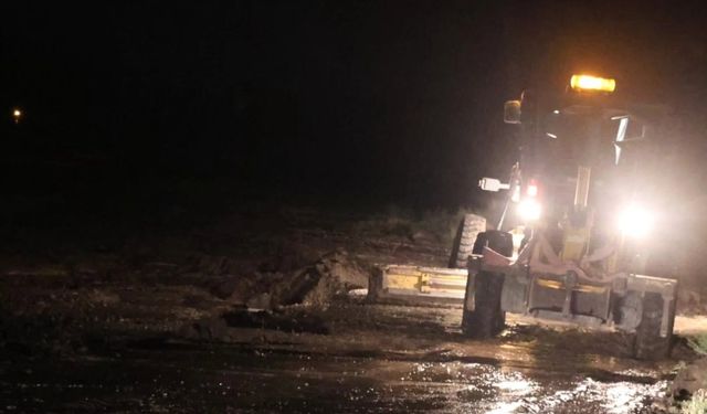 Aralık’ta Selden Kapanan Köy  Yolları Hızla Ulaşıma Açıldı