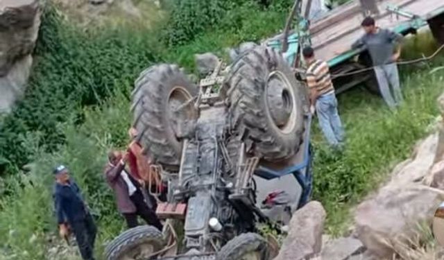 Iğdır'ın Tuzluca İlçesinde Traktör Şarampole Devrildi