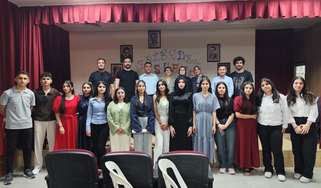 Atatürk Anadolu Lisesinde Muhteşem Yıl Sonu Etkinliği: “Dizelerden Seslere”