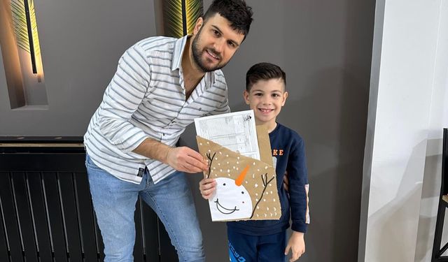 BAŞARILI ÖĞRENCİLERE ANLAMLI HEDİYE: KUAFÖR ERDİ’DEN ÜCRETSİZ TIRAŞ JESTİ!