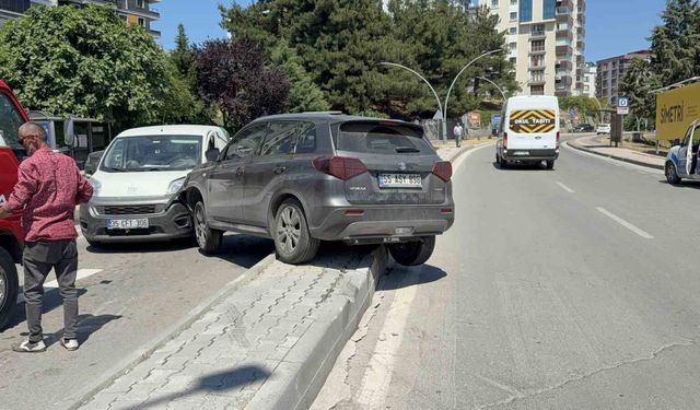 Baba ve 2 yaşındaki oğlu yaralandı