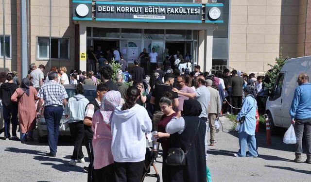 Binlerce aday üniversite hayali için sınav merkezlerine akın etti