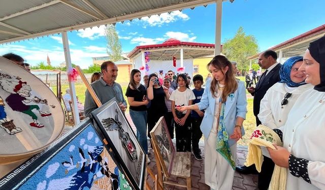 Karakoyunlu’da Yıl Sonu Sergisine Büyük İlgi