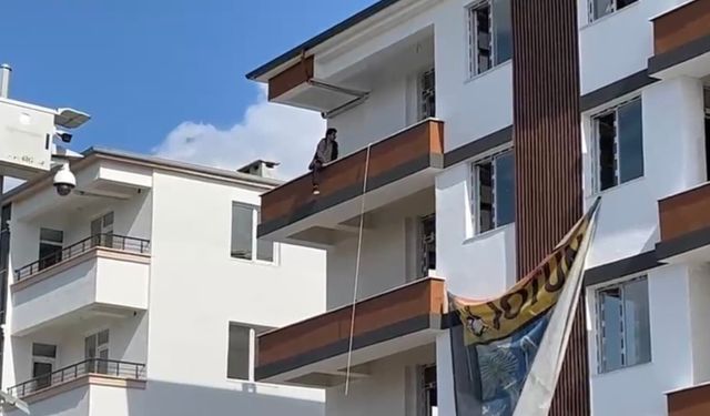 İNTİHAR GİRİŞİMİNİ POLİSİN DİKKATİ VE SABRI ENGELLEDİ
