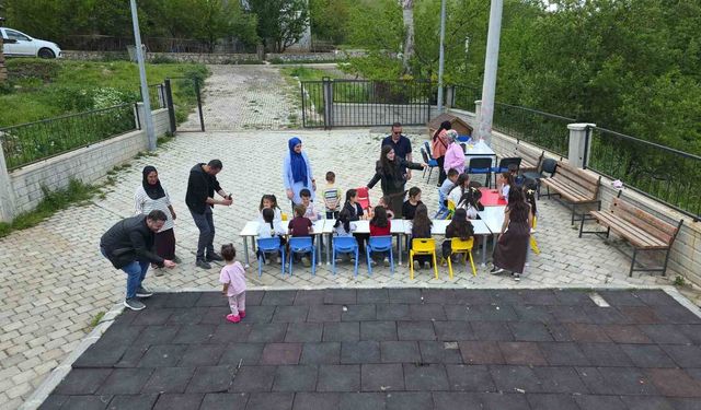 Eğitim gönüllüleri Gevaşlı öğrencilere unutulmaz bir gün yaşattı