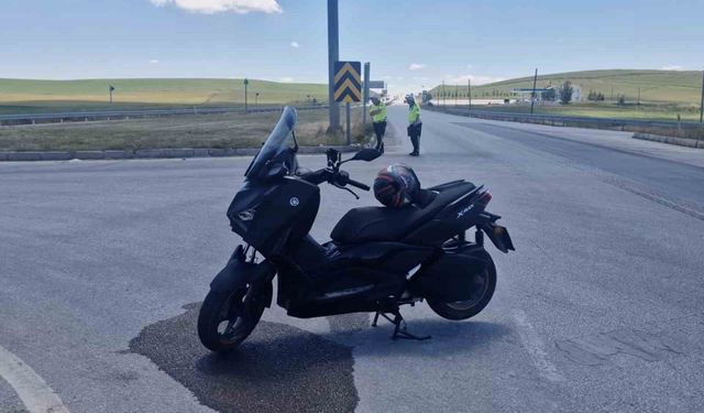 Motosiklet ile otomobil çarpıştı: 1 yaralı