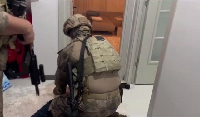 Özel harekat destekli operasyonda firarinin evine koçbaşıyla girildi