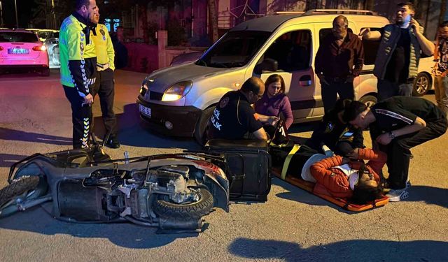 Panik yapan motokurye devrilerek yaralandı