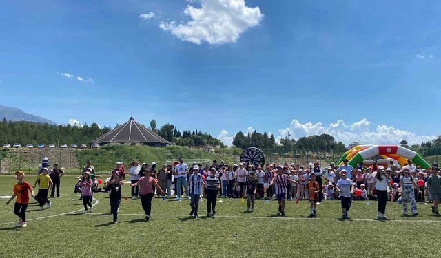 Şaphane'de çocuk oyunları ve uçurtma şenliği coşkusu