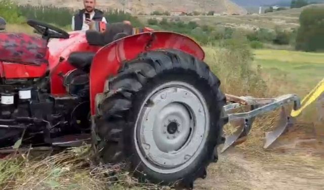 Traktör kanala uçtu, sürücü son anda kurtuldu