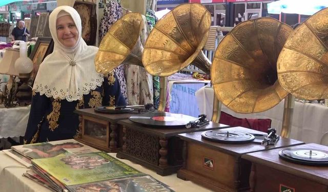 Türkiye'nin dört bir yanından antikacıları Bursa'da buluşturan Agora Antika Pazarı 10 yaşında