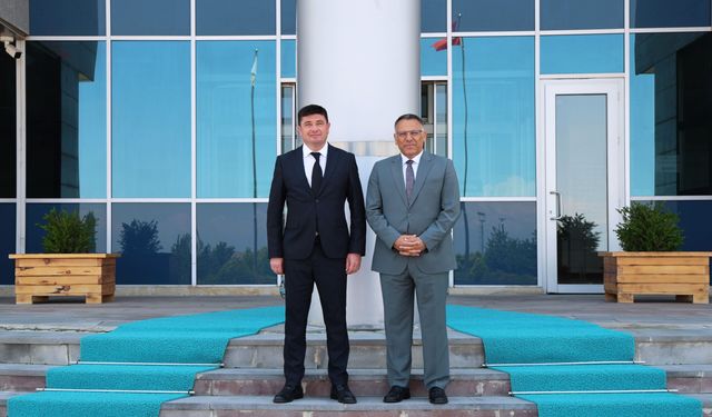 Azerbaycan Kars Başkonsolosu Aliyev’den Rektör Prof. Dr. Gürel’e Veda Ziyareti
