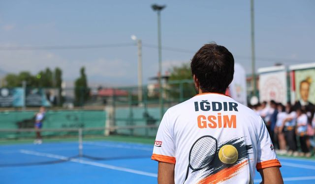 IĞDIR'DA SPOR ŞÖLENİ: 6. ULUSAL KAYISI CUP TENİS TURNUVASI COŞKUYLA BAŞLADI