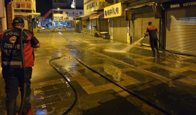 IĞDIR BELEDİYESİNDEN GECE MESAİSİ: CADDELER PIRIL PIRIL YIKANDI