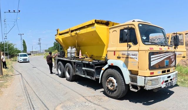 TUZLUCA’DA ULAŞIM SEFERBERLİĞİ: PİRLİ GRUP YOLUNDA ASFALT MESAİSİ
