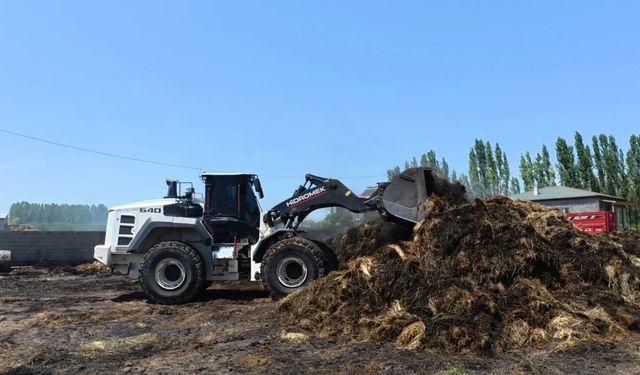 IĞDIR’DA YANGIN SONRASI ENKAZ KALDIRMA ÇALIŞMALARI BAŞLADI