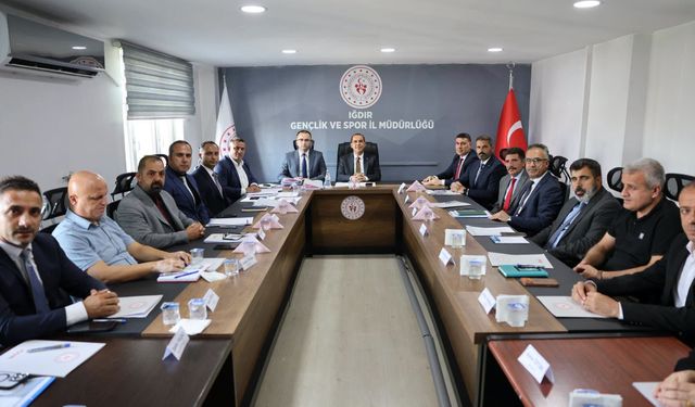 VALİ M. FIRAT TAŞOLAR BAŞKANLIĞINDA GENÇLİK VE SPOR DEĞERLENDİRME TOPLANTISI GERÇEKLEŞTİRİLDİ