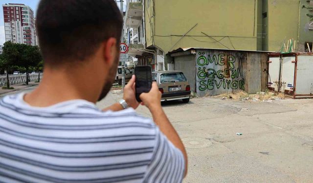 Aşkını köprü altına ve duvarlara yazdı, vatandaşlar tepki gösterdi