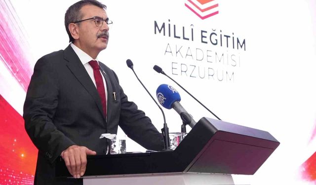 Bakan Tekin: 'Hayatın çok hızlı değiştiği bir dönemi yaşıyoruz'