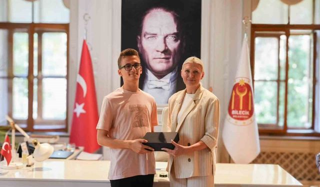 Başkan Subaşı, YKS Türkiye Birincisi Abdullah Uslu'yu belediyede ağırladı