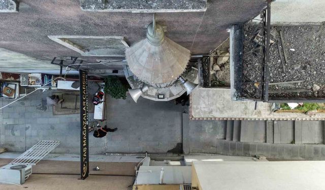 Dar sokakta ilginç çözüm: Erzurum'da yarım minare görenleri şaşırtıyor
