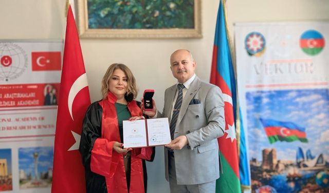 Azerbaycan–Türkiye kardeşliğinin güçlenmesine katkı sağlayan tanınmış Azerbaycanlı tarihçi ödüllendirildi: