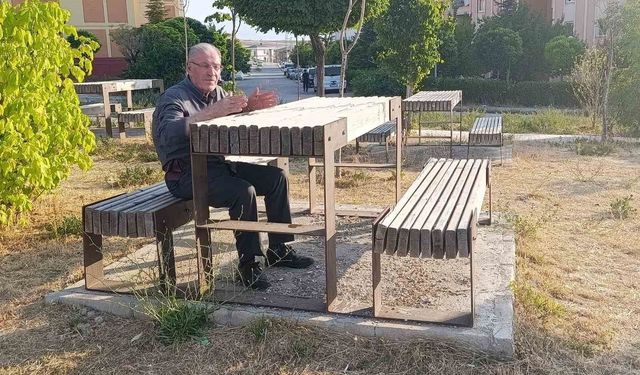 Edremit'te vatandaşın park tepkisi: 'Masalar yüksek, çocuk oyun alanı yok'