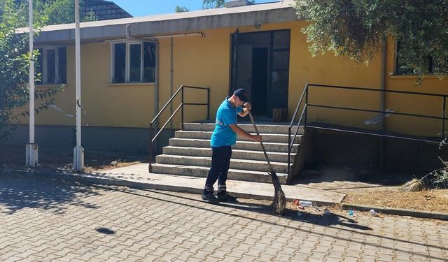Efeler'de düğün alanlarında temizlik çalışması