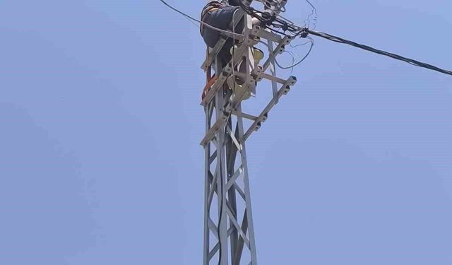 Elektrik direğinde akıma kapılan bir işçi yaralandı