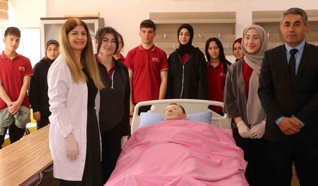 Erzincan'da meslek lisesi sağlık sektörüne bakım personeli yetiştiriyor