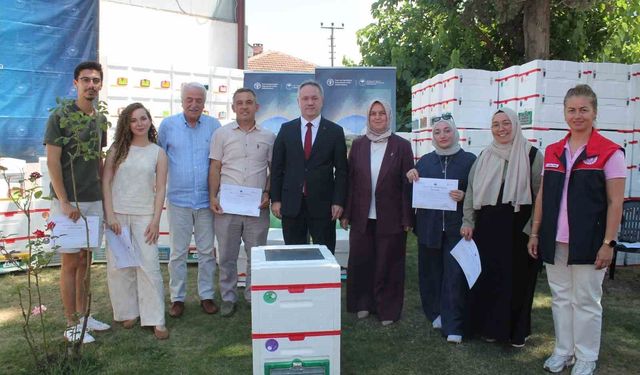 Genç arıcılara 380 adet arısız strafor kovan dağıtıldı