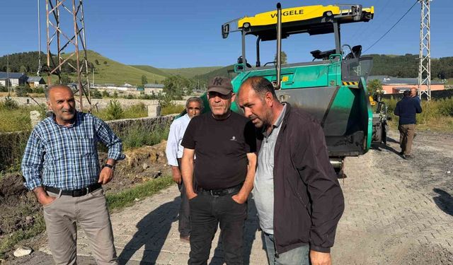 Hamamlı köyü sıcak asfaltla buluşuyor: Sarıkamış'ta ulaşım konforu artıyor