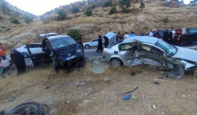 İki otomobil çarpıştı: 9 yaralı