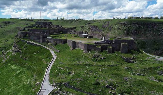 Kars Kalesi UNESCO Dünya Miras Listesi'ne alınmayı bekliyor