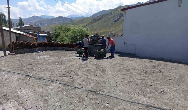 Kars'ta2 köy modern yollara kavuşuyor: Kilit parke çalışmaları başladı
