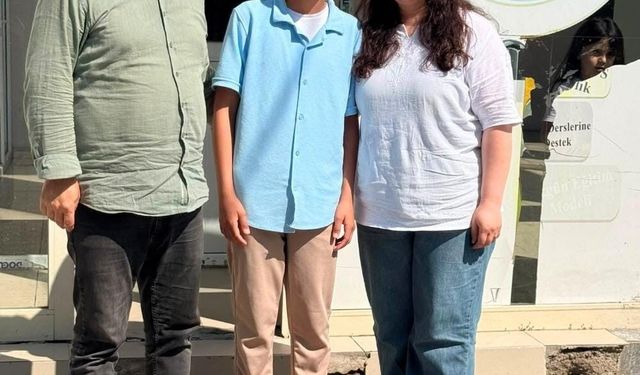 LGS'de Ağrı il birincisi olan Muhammed Yusuf Işık Patnos'un gururu oldu
