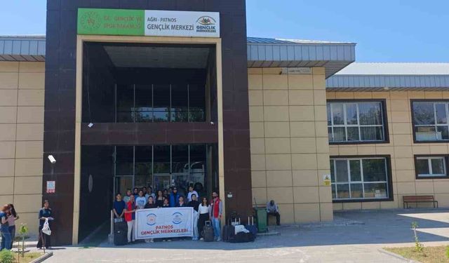Patnos'tan 15 kız öğrenci 'Bir Destandır Çanakkale' programına katıldı