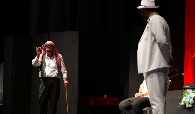 Şehir Tiyatrosu 'Hançer Havası' Akçaabatlı sanatseverlerle buluştu