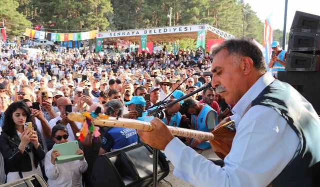Şenkaya'da Bal Festivali'nde rekor katılım: 20 bin kişi Şirankes'te buluştu
