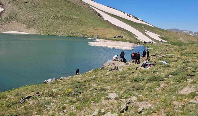 Sıcaktan bunalanlar Çalyan Gölü'ne akın ediyor