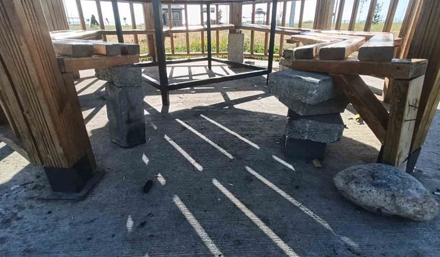 Van sahil yolundaki parkın tahrip edilmesine vatandaşlardan tepki