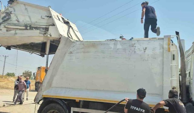 Van'da seyir halindeki çöp kamyonunda yangın
